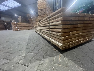 Ca. 104x Douglas Zweeds Rabat, 26x160mm, lengte 300cm